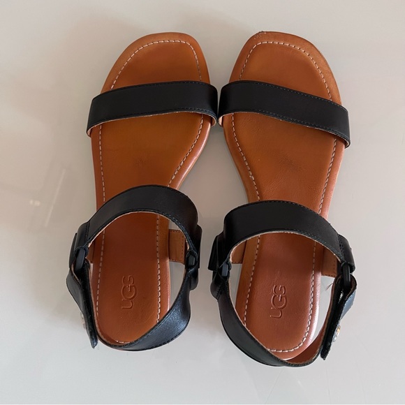 UGG | Black & tan Velcro ankle strap spring summer grandpa style flat sandal - Picture 5 of 16